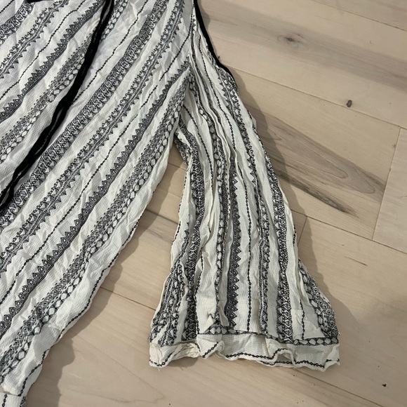 Jessica Simpson Cold Shoulder Top 2X - Picture 10 of 13